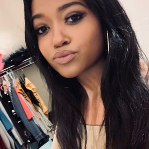 Meet your Posher, Dominique